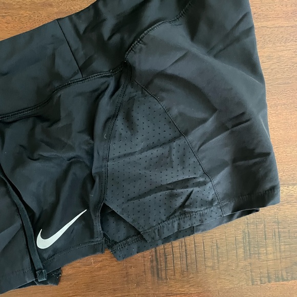 Nike running shorts - Picture 3 of 5